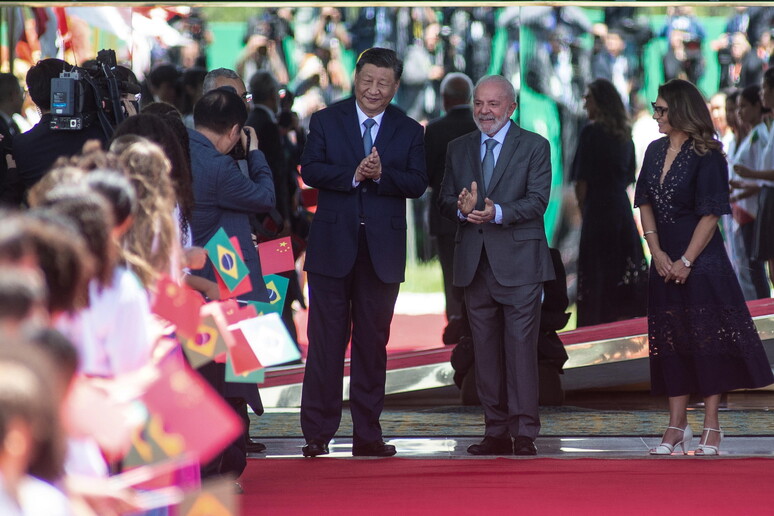 Xi Jinping e Lula durante reunião em Brasília © ANSA/EPA