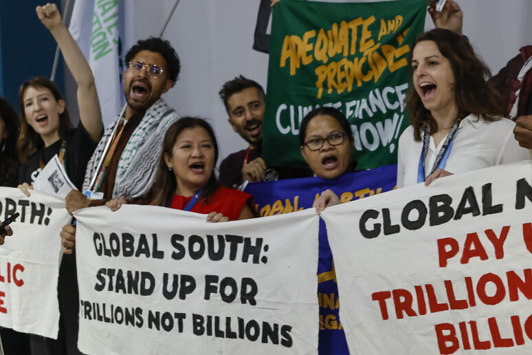 Manifestação na COP29 pede  'trilhões, não bilhões ', para países em desenvolvimento - TODOS OS DIREITOS RESERVADOS