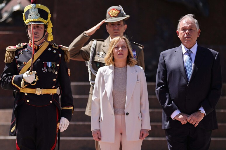 Giorgia Meloni em visita a Buenos Aires © ANSA/AFP