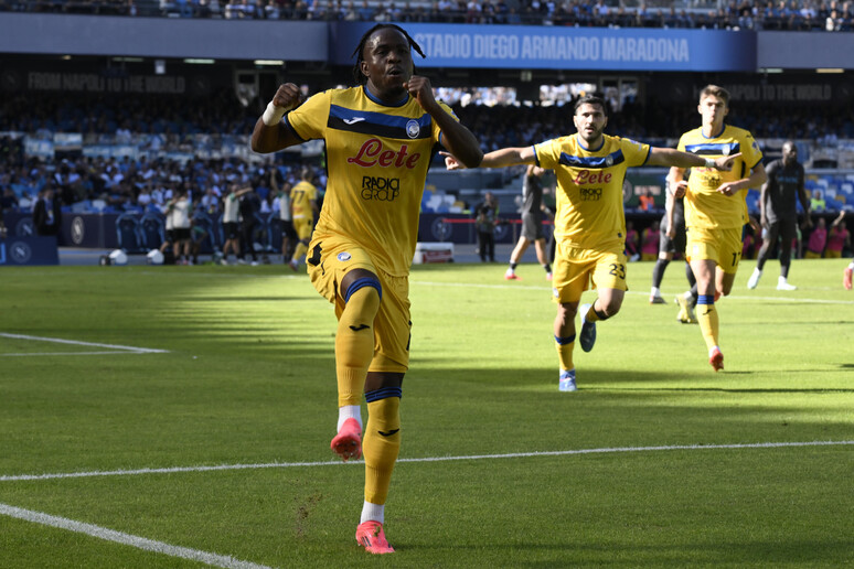 Lookman celebra gol contra Napoli em pleno Diego Maradona - TODOS OS DIREITOS RESERVADOS