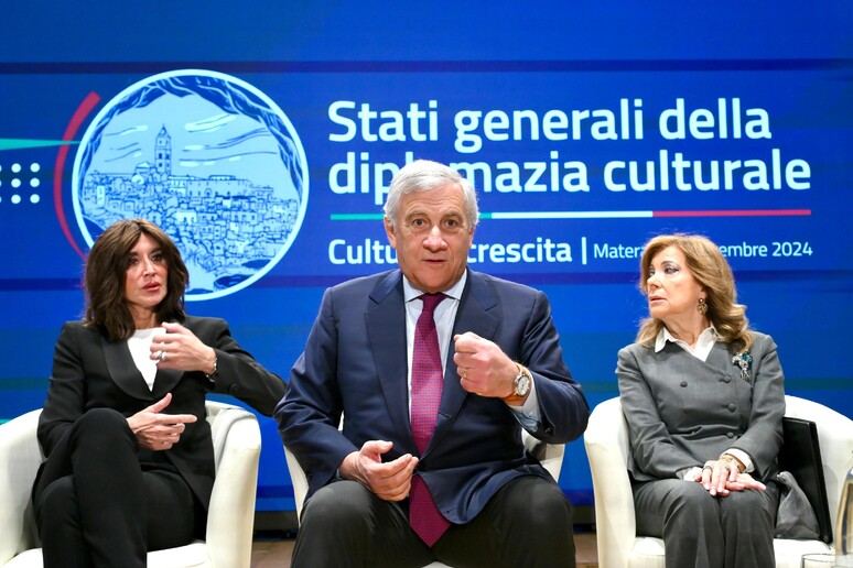 - RIPRODUZIONE RISERVATA