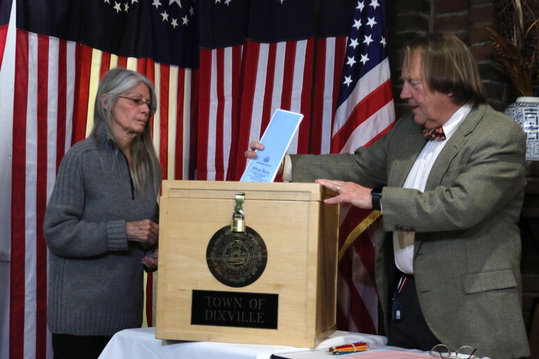 Votação em Dixville Notch, em New Hampshire - TODOS OS DIREITOS RESERVADOS