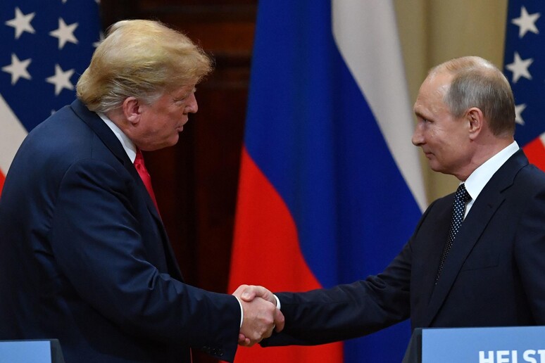 Donald Trump e Vladimir Putin durante reunião em julho de 2018, na Finlândia © ANSA/AFP