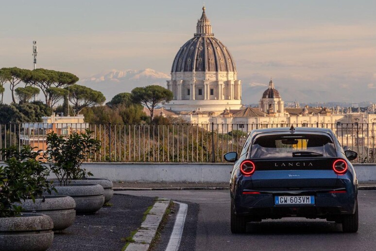 Per le strade di Roma il roadshow di Lancia Ypsilon - RIPRODUZIONE RISERVATA