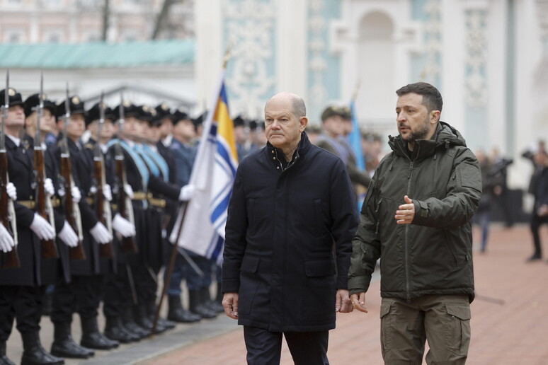 Olaf Scholz junto a Volodimir Zelensky en Ucrania © ANSA/EPA