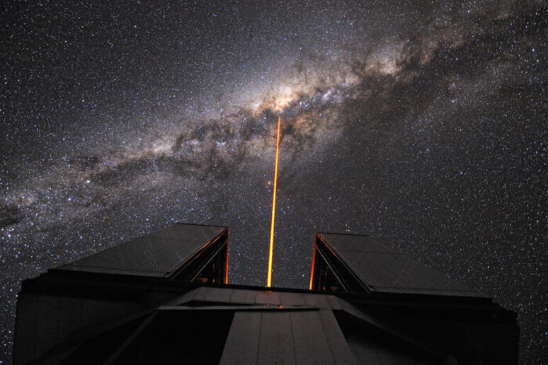 La señalización de las estrellas cerca del agujero negro - TODOS LOS DERECHOS RESERVADOS