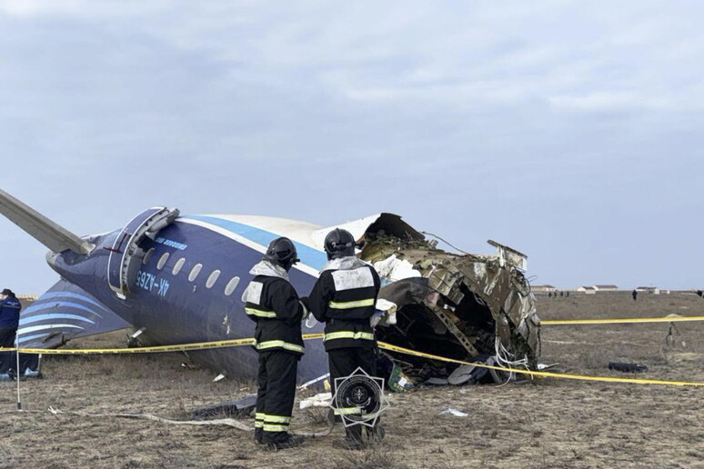 Queda de avião da Azerbaijan Airlines matou 38 pessoas em 25 de dezembro - TODOS OS DIREITOS RESERVADOS