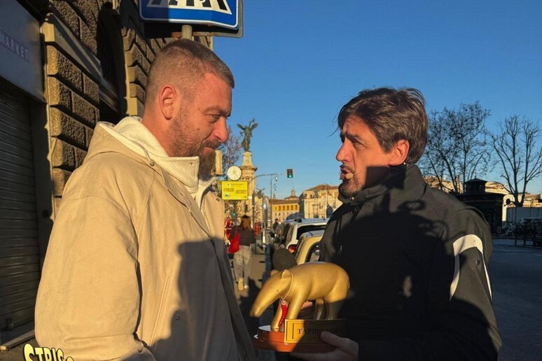 Valerio Staffelli di Striscia la notizia e Daniele De Rossi - RIPRODUZIONE RISERVATA