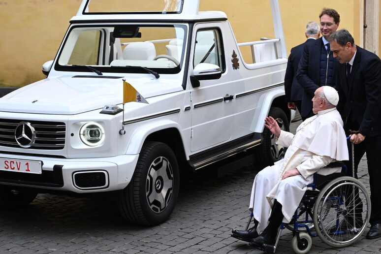 Empresa alemã fornece carros para o Vaticano há 94 anos - TODOS OS DIREITOS RESERVADOS