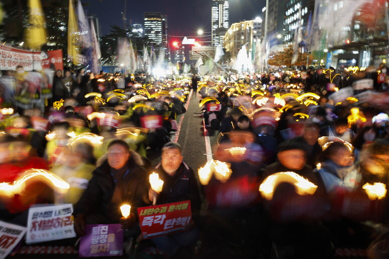 Protesto na Coreia do Sul pede impeachment e prisão do presidente Yoon Suk-yeol © ANSA/EPA