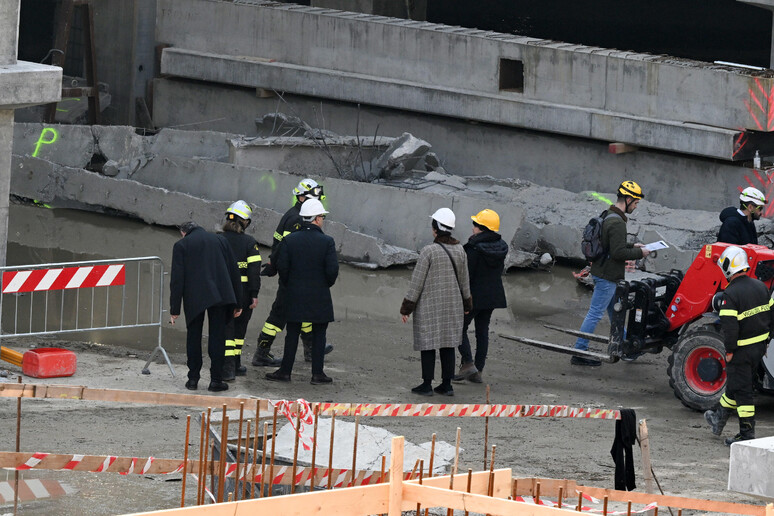 Crollo nel cantiere di Esselunga a Firenze, 3 indagati - RIPRODUZIONE RISERVATA