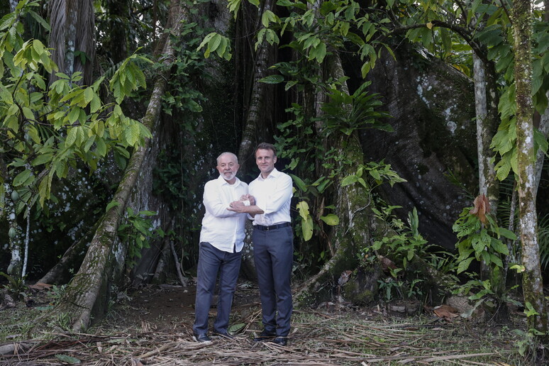 Lula e Macron durante reunião em Belém, em março de 2024 © ANSA/EPA