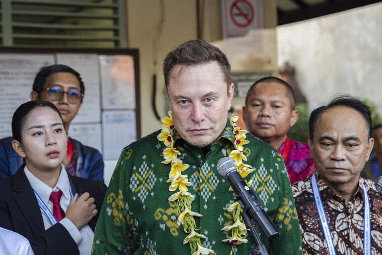 Elon Musk durante visita a Bali, na Indonésia © ANSA/EPA