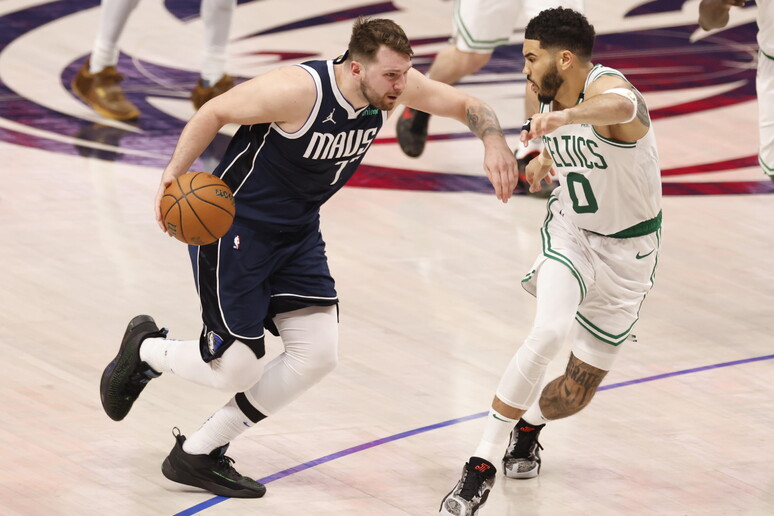 Finale Nba: Boston respinge Dallas, titolo a portata di mano © ANSA/EPA