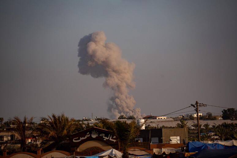 Fumaça após ataque de Israel a Rafah © ANSA/EPA