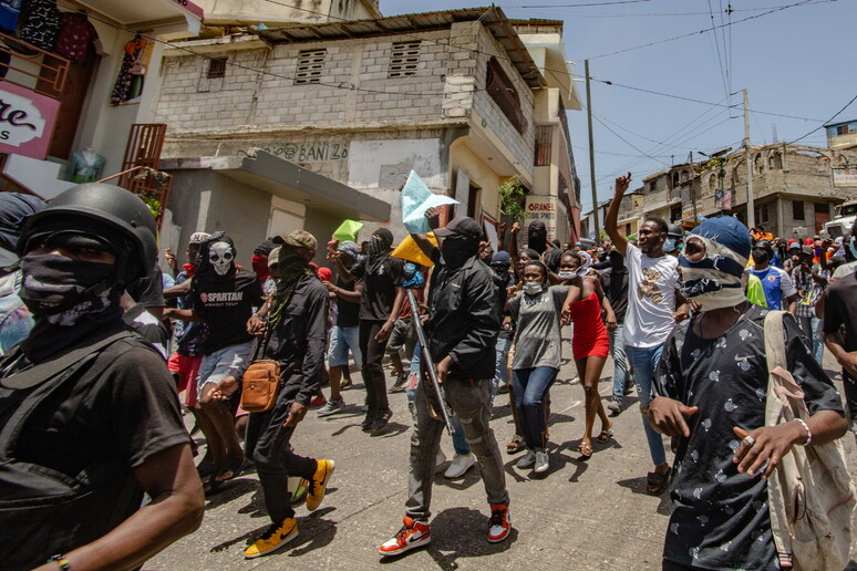 Abertura de  'Barbecue ' aconteceu após o Quênia enviar contingente de agentes especiais ao Haiti - TODOS OS DIREITOS RESERVADOS