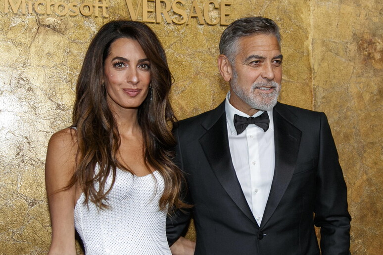 Fundação de George e Amal Clooney atua em mais de 40 países © ANSA/EPA