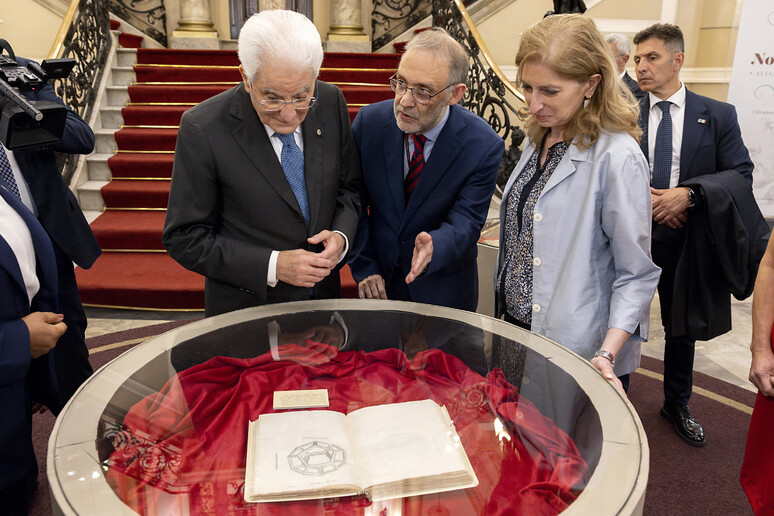 Marco Lucchesi entre Sergio Mattarella e a filha do presidente italiano, Laura Mattarella - TODOS OS DIREITOS RESERVADOS