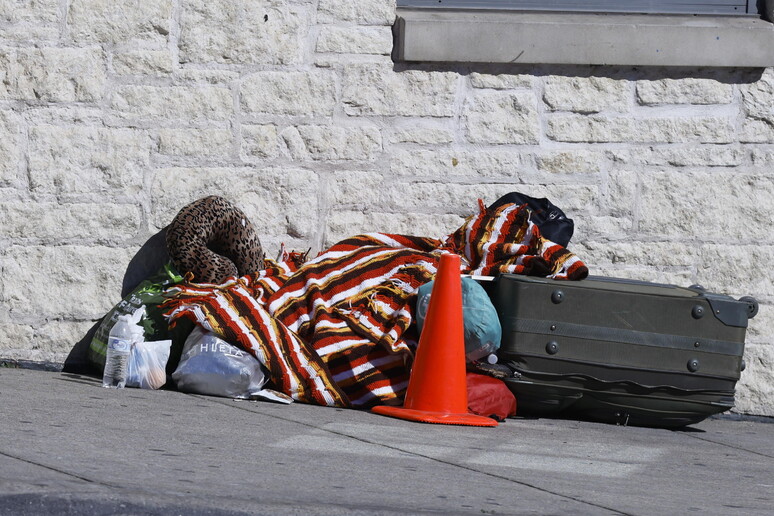 Il rischio povertà in Italia ai minimi dal 2010, ma resta sopra la media Ue © ANSA/EPA