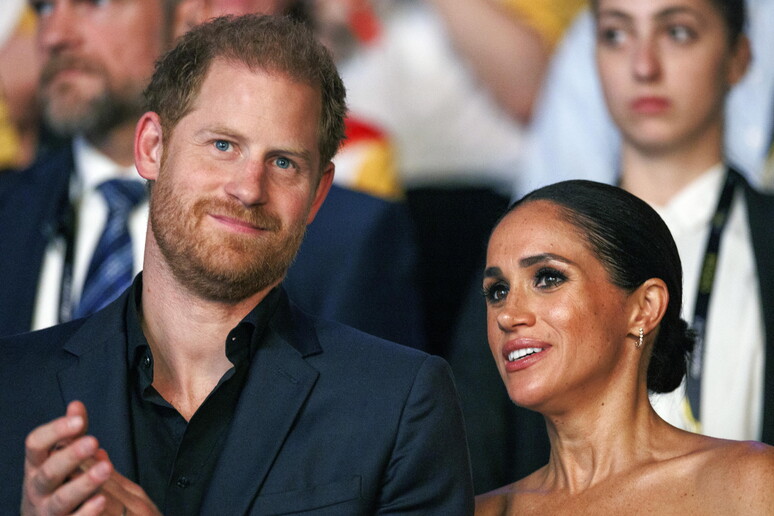 Harry e Meghan durante evento em Dusseldorf, na Alemanha © ANSA/EPA