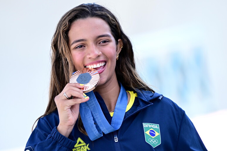 Rayssa Leal ficou com o bronze no skate street feminino © ANSA/EPA