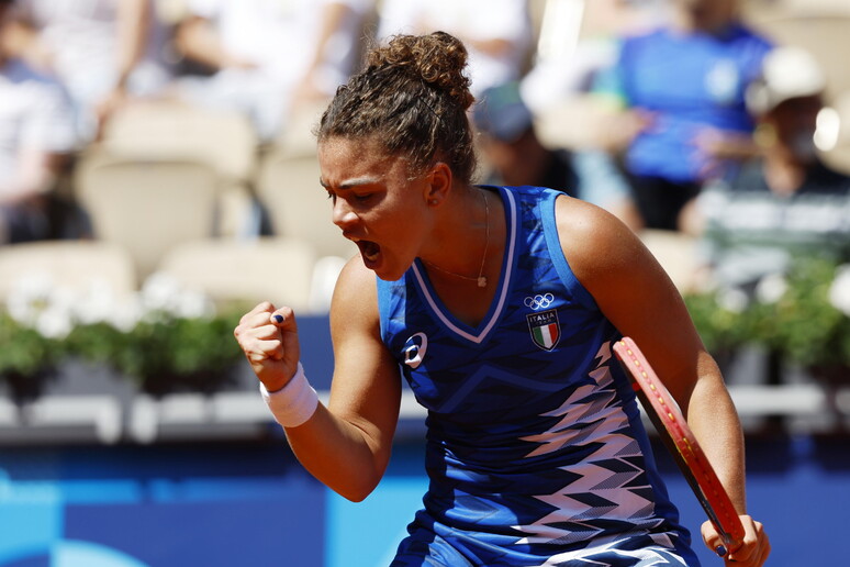 Jasmine Paolini celebra vitória em Paris © ANSA/EPA