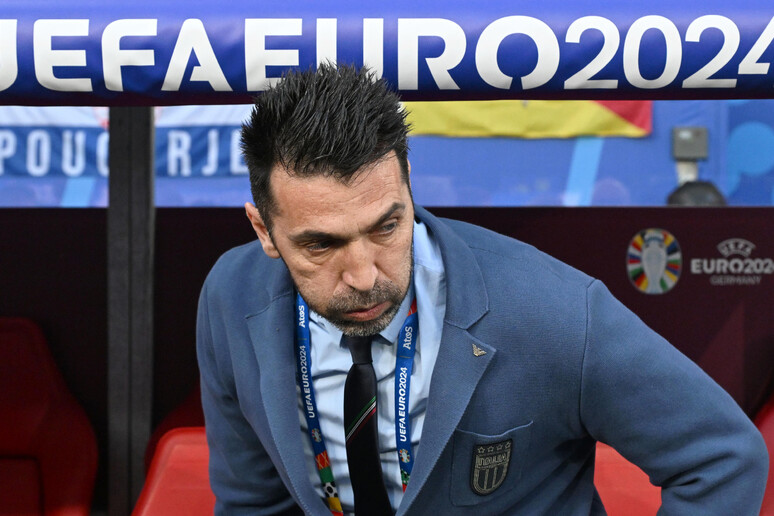 Buffon foi convencido a ficar na seleção pelo presidente da Figc - TODOS OS DIREITOS RESERVADOS