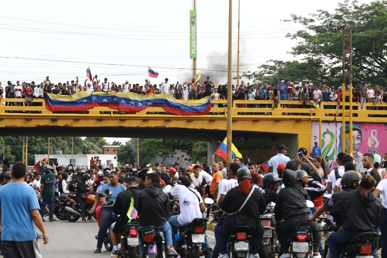 Protesto contra Maduro em Valencia, no estado de Carabobo © ANSA/AFP