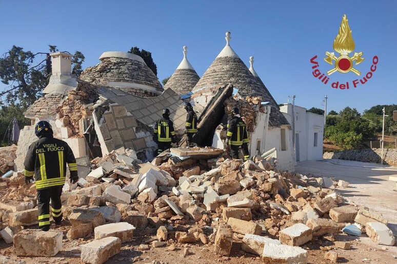 Explosão destruiu  'trullo ' nem Cisternino - TODOS OS DIREITOS RESERVADOS