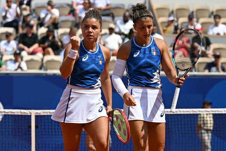 Jasmine Paolini e Sara Errani em ação em Paris © ANSA/AFP