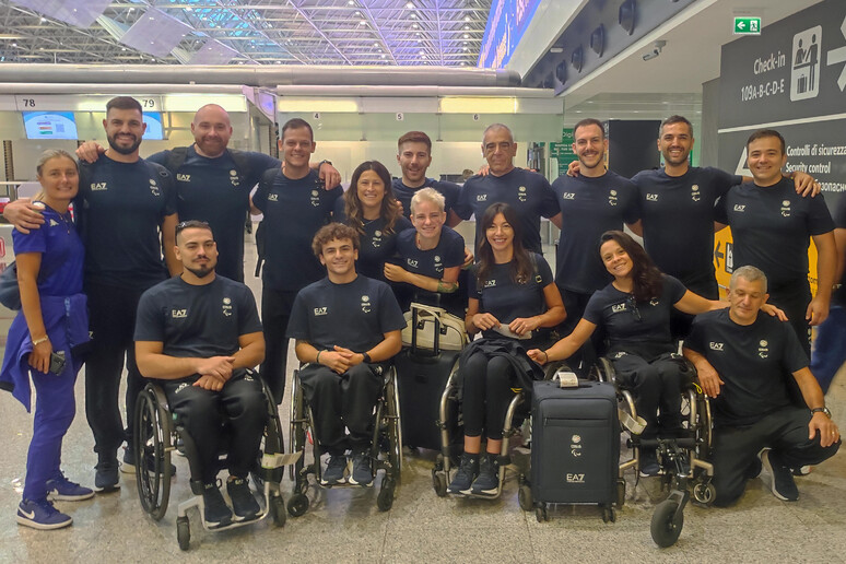 Azzurri delle paralimpiadi nella scherma volano a Parigi - RIPRODUZIONE RISERVATA