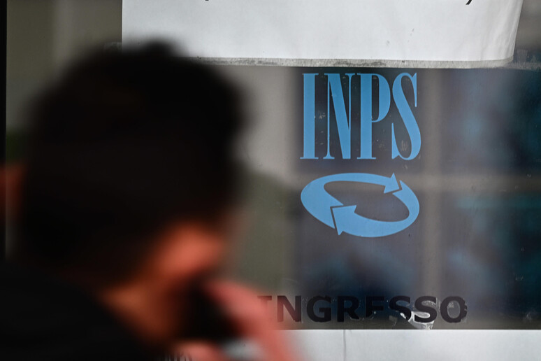 Veduta esterna della sede Inps - RIPRODUZIONE RISERVATA