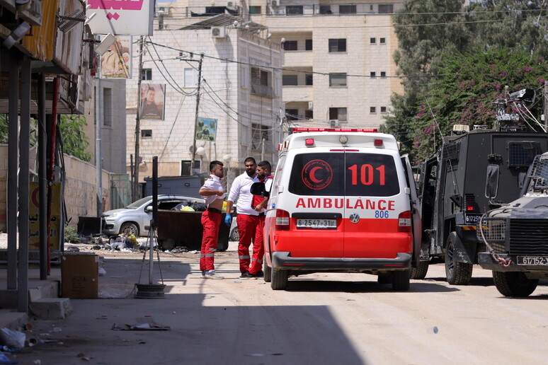 Ambulância do lado de fora de hospital em Jenin, na Cisjordânia - TODOS OS DIREITOS RESERVADOS