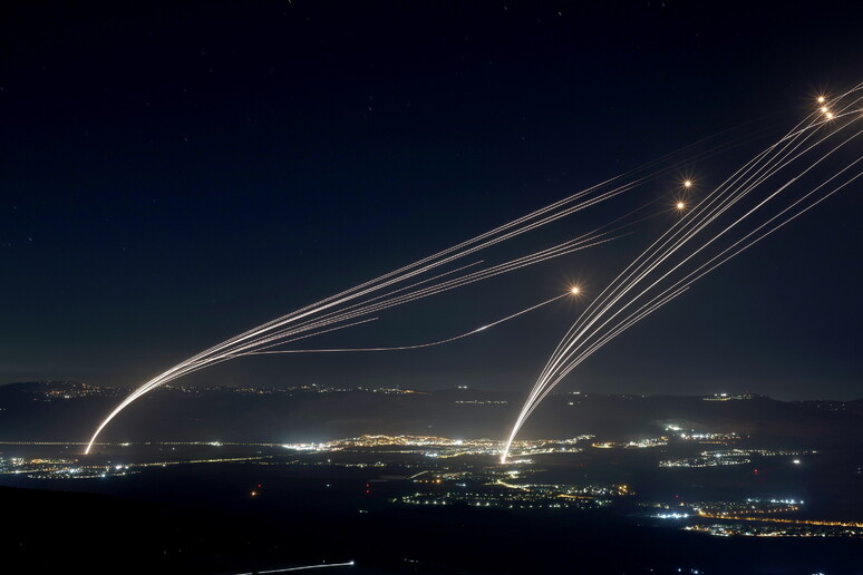 Projéteis lançados pelo sistema antiaéreo israelense Iron Dome, em foto de arquivo - TODOS OS DIREITOS RESERVADOS