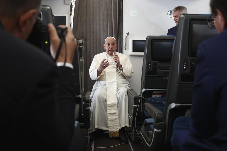 Líder da Igreja Católica afirmou que não celebrará missa de reabertura  da Catedral de Notre-Dame © ANSA/REUTERS