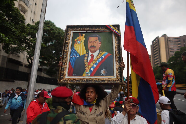 Apoiadores de Maduro exaltam líder chavista durante passeata - TODOS OS DIREITOS RESERVADOS