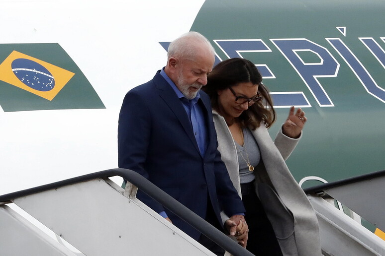 Lula e Janja desembarcam de avião oficial na Cidade do México © ANSA/EPA