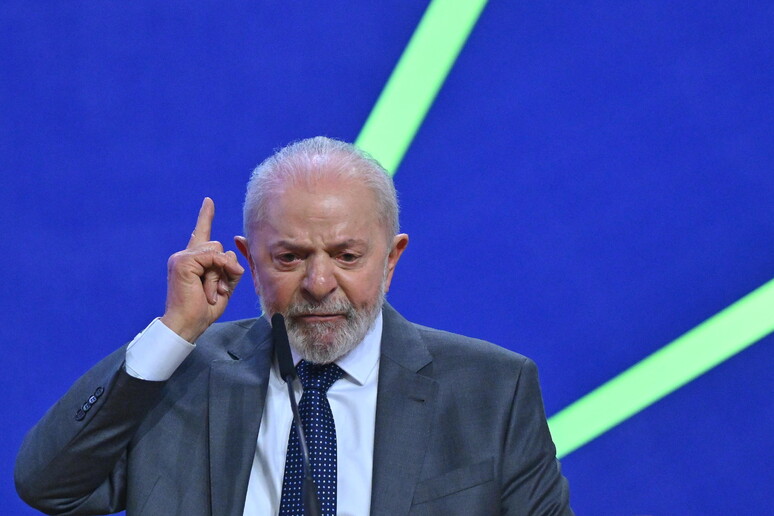 Lula está internado após cirurgia de emergência - TODOS OS DIREITOS RESERVADOS