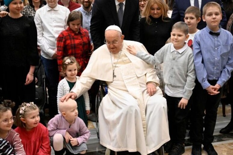 Francisco se reuniu com pacientes de departamento de oncologia da Polônia © ANSA/Vatican News