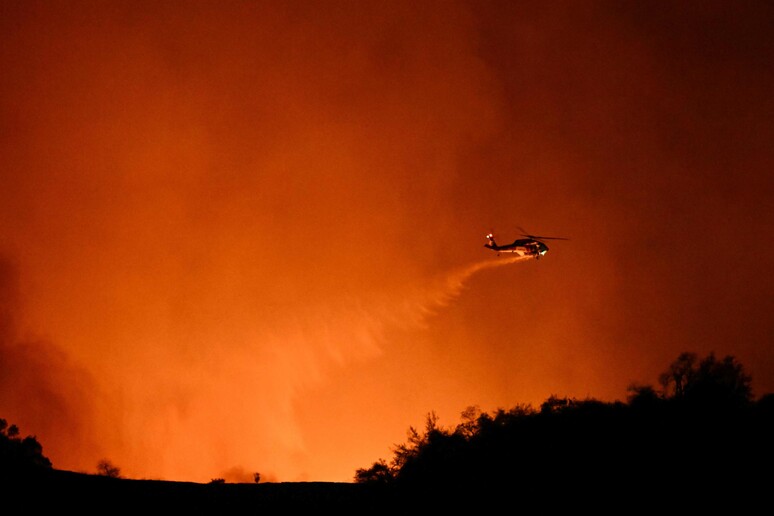 Chamas já deixaram pelo menos 10 mortos e destruíram mais de 10 mil edifício © ANSA/AFP