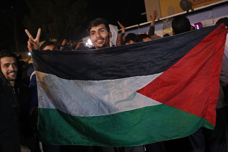 Palestinos em Khan Younis celebram trégua © ANSA/AFP