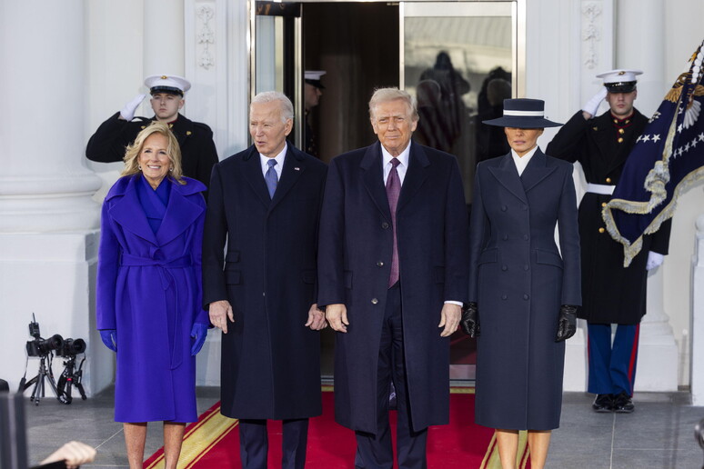 Jill e Joe Biden com Donald e Melania Trump na Casa Branca © ANSA/EPA