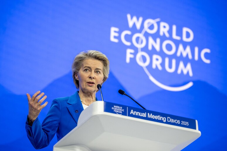 Von der Leyen discursa no Fórum de Davos, na Suíça © ANSA/AFP