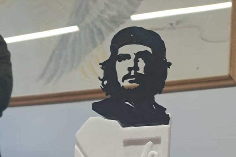 Monumento em Carrara homenageia Che Guevara - TODOS OS DIREITOS RESERVADOS