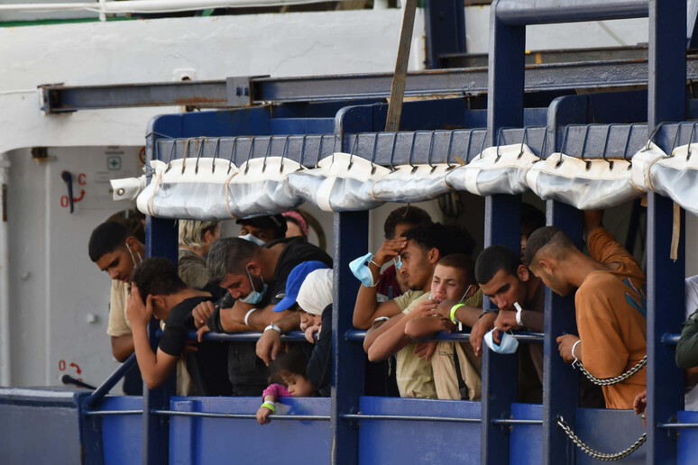 Migrantes resgatados no Mediterrâneo, em foto de arquivo - TODOS OS DIREITOS RESERVADOS