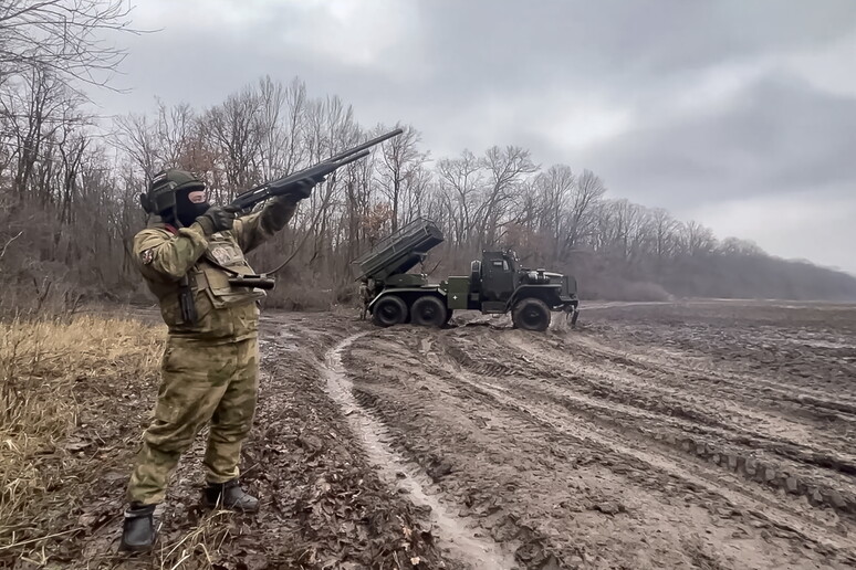 Soldados na guerra entre Rússia e Ucrânia - TODOS OS DIREITOS RESERVADOS