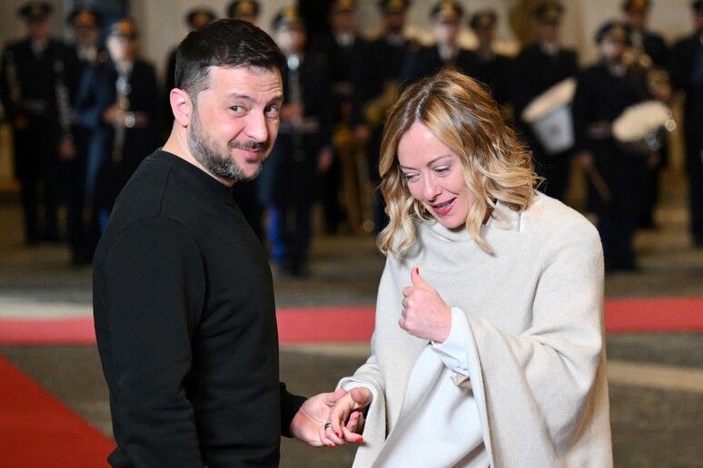 Volodymyr Zelensky e Giorgia Meloni durante encontro em Roma, em 9 de janeiro © ANSA/AFP