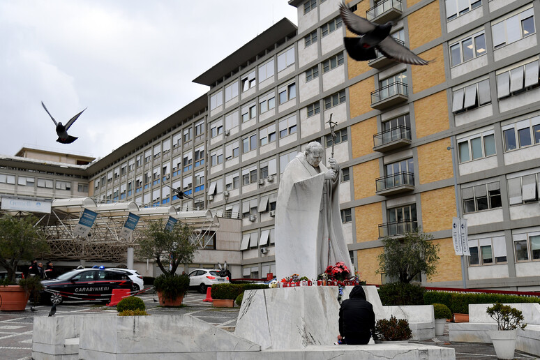 Entrada do Hospital Policlínico Agostino Gemelli, em Roma - TODOS OS DIREITOS RESERVADOS