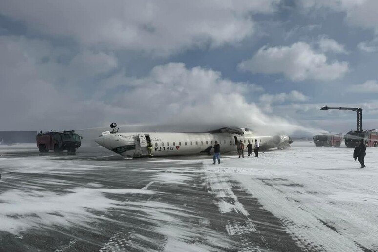 As imagens da aeronave de ponta-cabeça rodaram o mundo - TODOS OS DIREITOS RESERVADOS