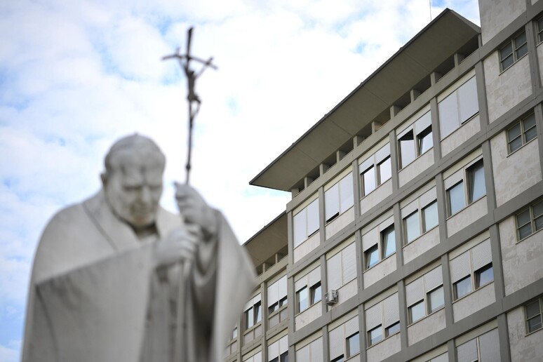 Francisco está internado em hospital em Roma - TODOS OS DIREITOS RESERVADOS